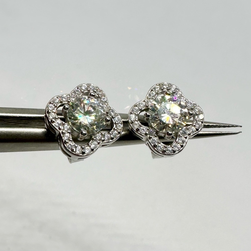 Moissanite Diamond Necklace, Bracelet, and Earrings, Clover Set. - Picture 10 of 16